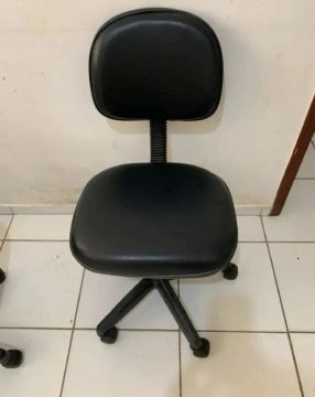 Cadeira secretária com rodinhas 