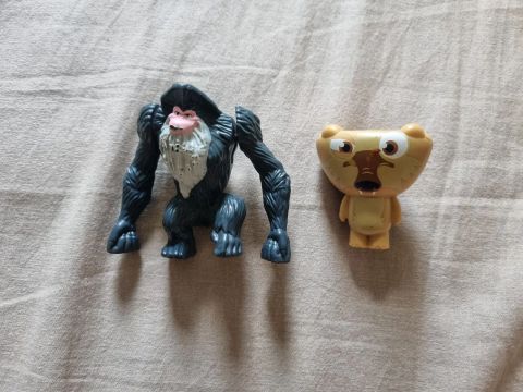 Brinquedos McDonalds Era do Gelo 4 - Capitão Entranha e Scrat