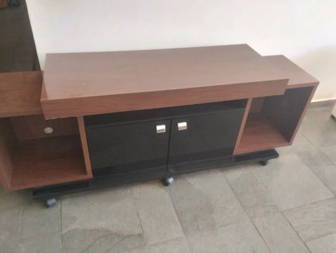 Rack para TV em madeira com 3 prateleiras
