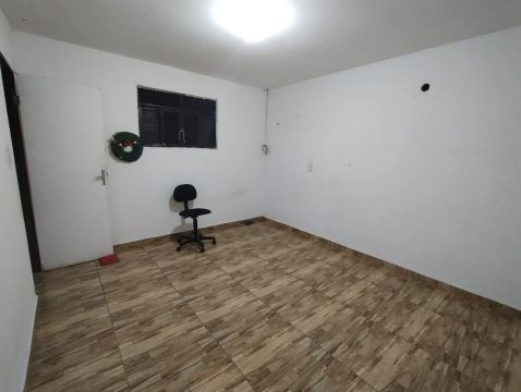 Casa no estilo 2QT garagem e forrada. Alugo e vendo