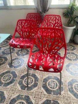 Conjunto de 4 Cadeiras Vermelhas de Plástico