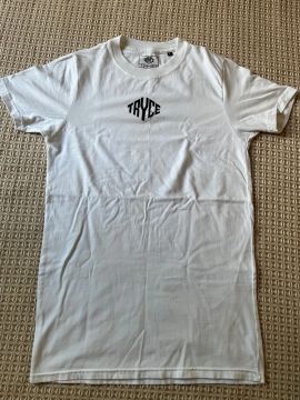 Camiseta branca Tryce - tamanho P ( formato grande)