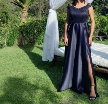 Vestido Longo Azul Escuro com Detalhes em Renda