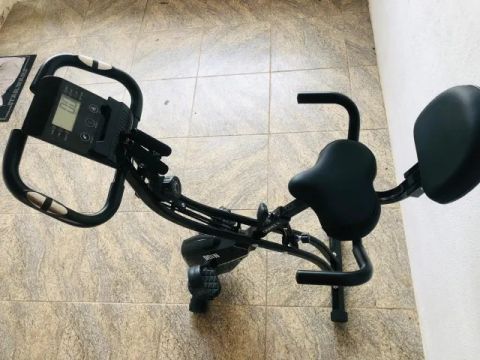 Bicicleta Ergométrica Vertical Dobrável