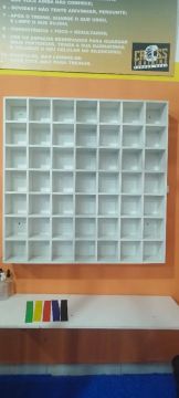 Estante de Parede com 49 Nichos - Ideal para organização!
