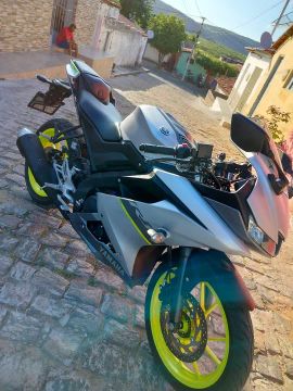 Yamaha YZF R-15 2024 cinza