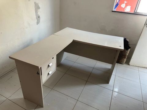 Escrivaninha de Canto em L - Usada