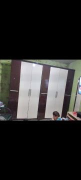 Guarda-roupa Grande com Sete Portas