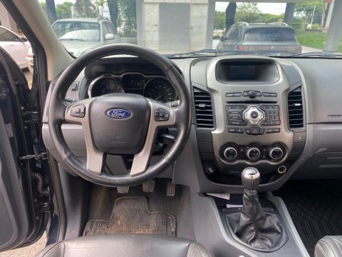 Vende Ranger preta 2.5 flex ano 14/15