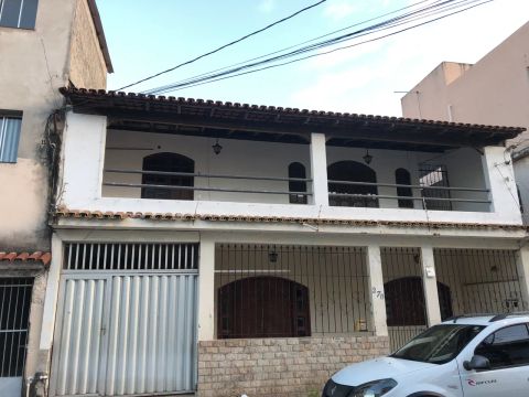 Vende -se 2 casas na glória, com entradas independentes no mesmo terreno.