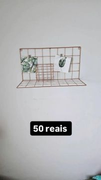 Organização e Estilo: Painel de Metal Dourado