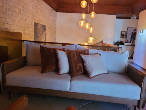 Sofá 3 Lugares com Design Moderno