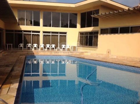 VILA MADALENA tress suites com piscina