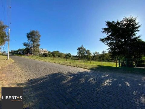 Terreno com mais de 10.000 m2 por R$ 880.000,00 na Rua José Ferrão- Jardins- San