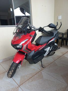 Motocicleta ADV 150 NOVÍSSIMA 