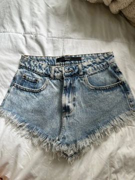 Short Jeans Desfiado - Tamanho 38