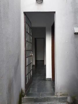 Aluga-se casa de 2 quartos no bairro PauloVI, valor R$ 980,00.