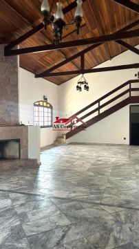 Imóvel para aluguel e venda tem 206 metros quadrados com 4 quartos