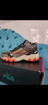 Tenis Fila Oakmont na caixa