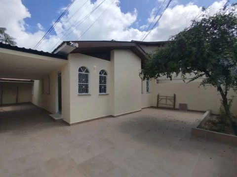 ALUGO CASA COM 3 QUARTOS LOCALIZADO NO DOM PEDRO