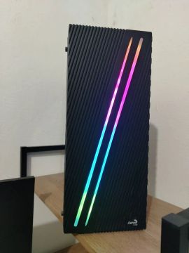 Gabinete Aerocool com LED RGB