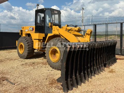 Pá Carregadeira Caterpillar 950F com Garfo Enleirador - Versatilidade e Potência para Suas