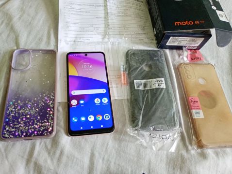 Celular Motorola Moto E40 - em bom estado vai nota fiscal. Aceito proposta.