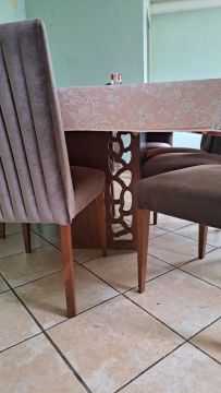 Mesa de Jantar 8 cadeiras 