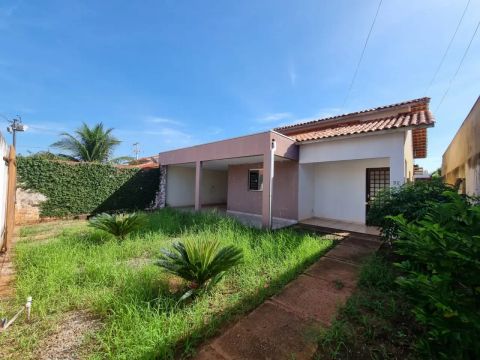 Venda de casa de 3 quartos, no Chapéu do Sol, Várzea Grande.