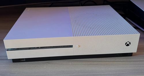 XBOX ONE 1 TB mais 2 controles e jogos 