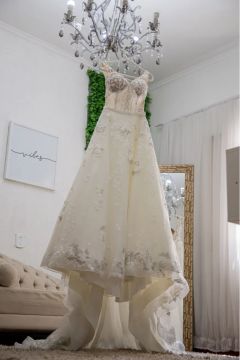 Vestido de noiva + Véu liso 