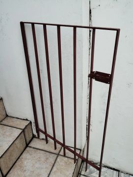 Portão de ferro para área externa