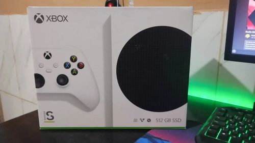 Xbox Series S - Semi-novo + Acessórios - Garantia até 11/2025