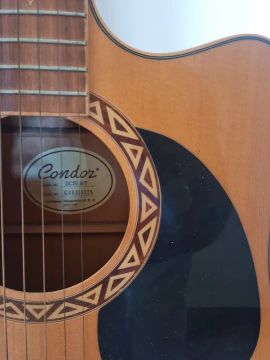 Violão Condor para colecionadores.