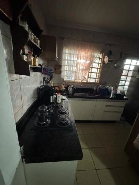 Vendo casa próximo à escola classe 6 - Paranoá 