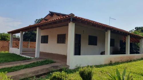 Apta financiamento: Chácara em Águas de Santa Bárbara, terreno 937m2, 205 m2 construídos