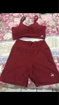 Conjunto de academia vermelho 