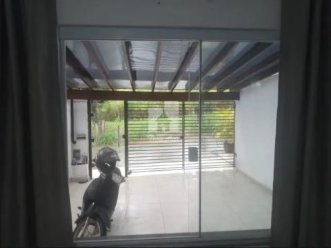 VENDE-SE CASA 2 QTOS - 69 M²