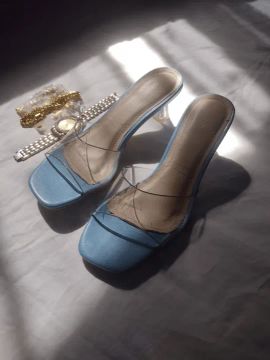 Promoção!!! Sandália azul transparente (usado)