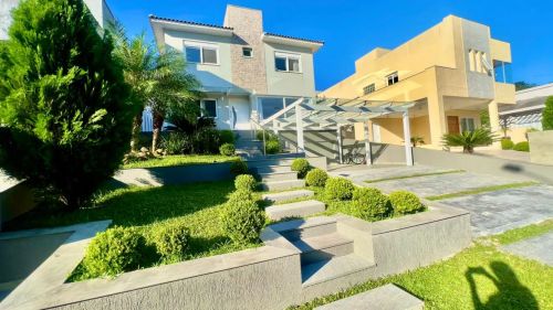 CAUE IMOVEIS Maravilhosa Casa De Alto Padrão!!!