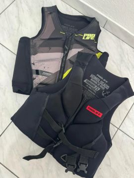 VENDO 2 COLETES PARA JET-SKI