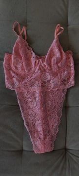 Body de renda rosa