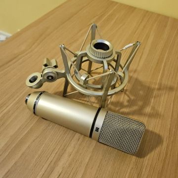 Microfone Condensador com Shock Mount