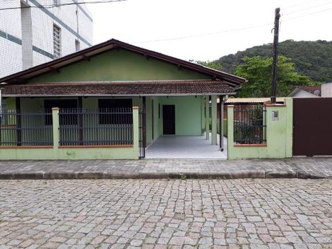 Casa para Temporada a 100 metros da Prainha, em Enseada - SC