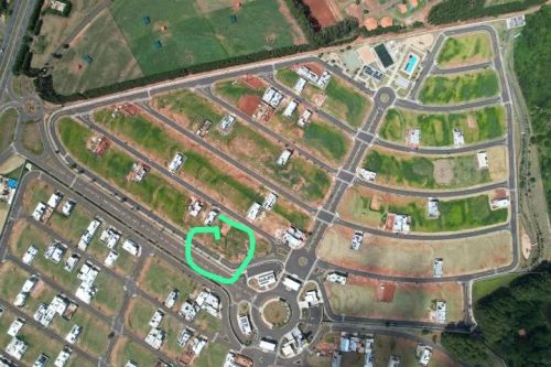 Terreno de 600 m2 no Condomínio Villa Deleon 2 em Piratininga - SP
