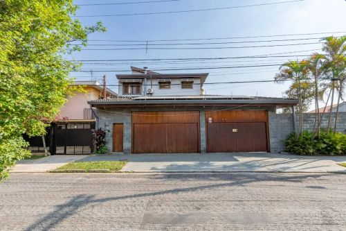 Casa tipo para venda com 5 quartos, sendo 5 suítes, 270m²