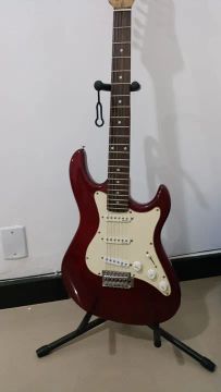 Guitarra Steinberg STS 250 + Suporte 