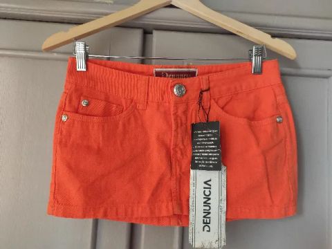 micro saia laranja jeans denuncia 36 