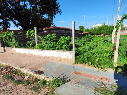 ALUGO Terreno 10,5 x 30 de Esquina no Bairro SAMAPI na Zona Leste 