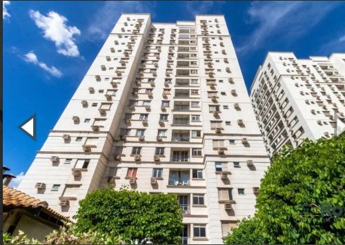LINDO APARTAMENTO. BEM LOCALIZADO. ANDAR ALTO. SOL DA MANHÃ FRENTE A PRAÇA BOSQUE DA SAÚDE